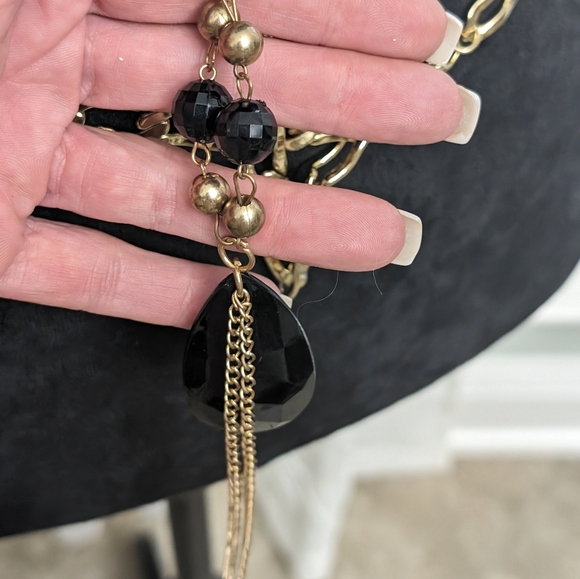 Hammered Gold Tone/Facetted Black Acrylic Belt 43" - Picture 3 of 7